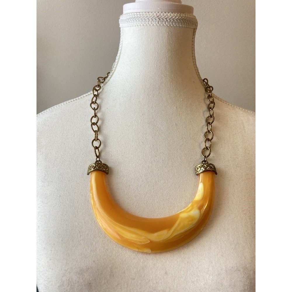 Chunky Egg Yolk Marbled Crescent Necklace‎ Gold Tone Chain Chunky Retro Bold